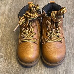 Carter's Roy Boots 6M